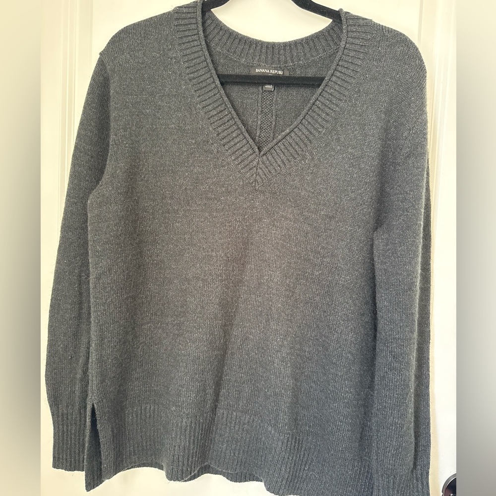 Banana Republic V-Neck Sweater in Charcoal Gray